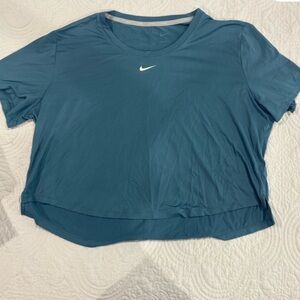 Nike Teal Cropped Short Sleeve dri fit Top